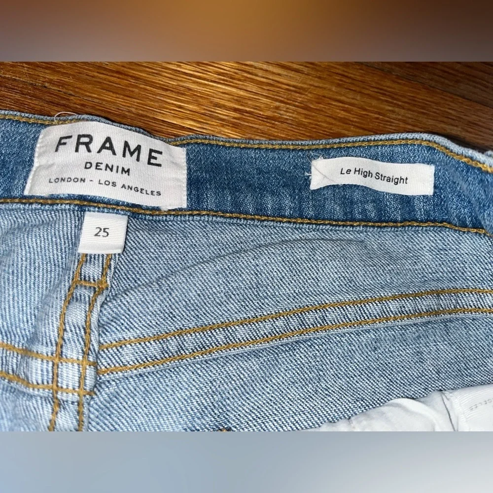 Frame Le High Straight Jeffrey Jean distressed ripped light wash size 25 preppy